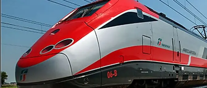 Frecciarossa Torino-Reggio Calabria, i passeggeri: «Ci voleva il coronavirus per vederne uno»