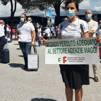 Fase 2 Calabria, il settore viaggi protesta a Lamezia Terme: «Vogliamo ripartire»