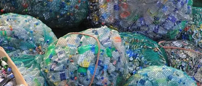 Crotone, startup crea dispositivi anti coronavirus con plastica riciclata