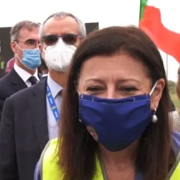 Ponte sullo Stretto, De Micheli: «Con risorse Ue sì ad una fase di studio»