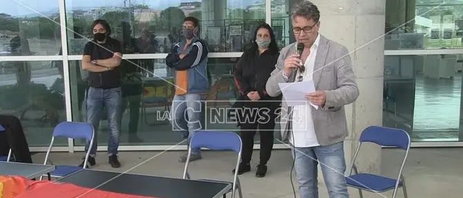 Rende, il caso dei lavoratori del Parco acquatico: «Impiegati in nero e non pagati»