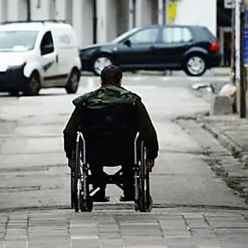 Trasporto e assistenza disabili a Cosenza, stangata del Comune alle famiglie
