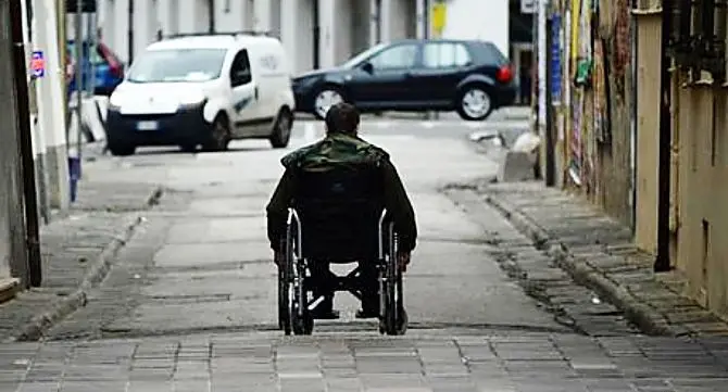 Trasporto e assistenza disabili a Cosenza, stangata del Comune alle famiglie