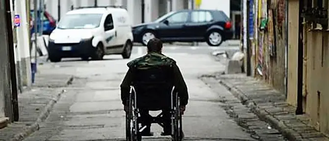 Trasporto e assistenza disabili a Cosenza, stangata del Comune alle famiglie