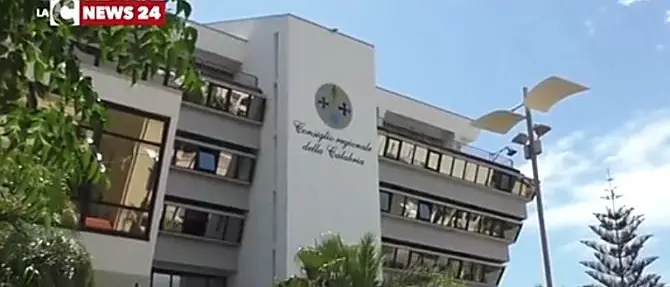 Vitalizi Calabria, vecchie pensioni: il Consiglio spende 9 milioni all'anno