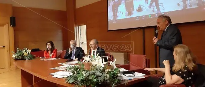 Un ponte Calabria-Lombardia per omaggiare i medici morti a causa del Covid