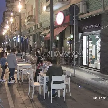 Cosenza, strada chiusa in piazza Bilotti per favorire la movida