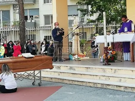 L'ultimo saluto al guerriero di Soverato. Tanta commozione ai funerali di Orlando