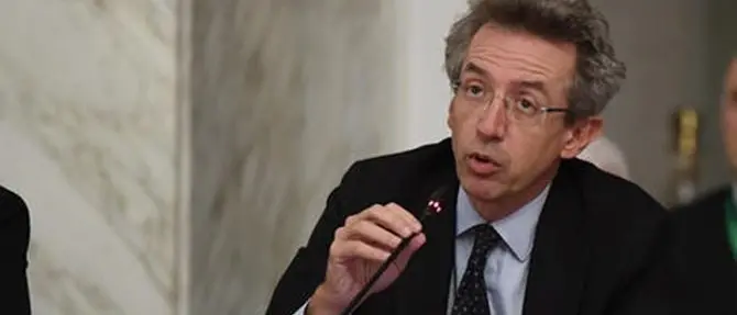 Università, il ministro Manfredi: «Plexiglass? No, ma più aule»