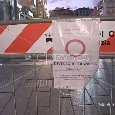 Cosenza, giallo a Piazza Bilotti: ordinanza fantasma e traffico riaperto