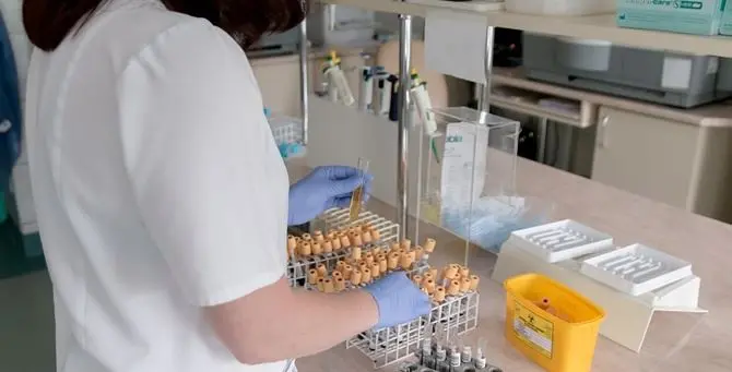 Coronavirus, studio italiano individua i geni che aumentano il rischio contagio