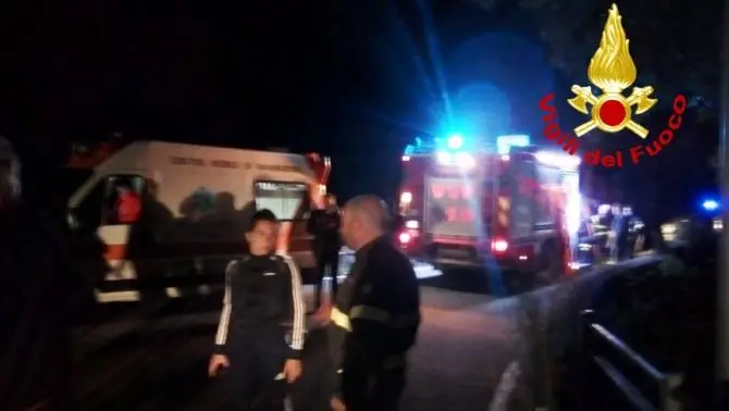Cade in un dirupo: 65enne salvato dai vigili del fuoco nel Catanzarese