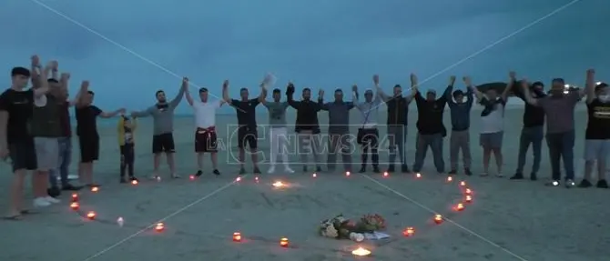 Soverato: i pescatori omaggiano Orlando, il guerriero che amava il mare