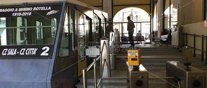 Catanzaro, funicolare ancora ferma: bloccata da un guasto elettronico