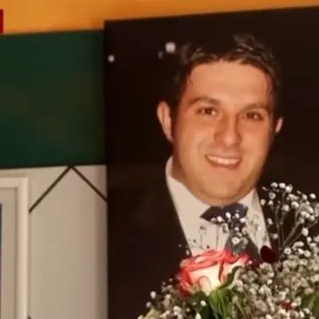 Omicidio Rosso, la mamma: «Giustizia per mio figlio, oggi avrebbe compiuto 40 anni»
