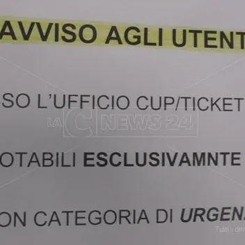 Ospedale Lamezia, ore di fila e solo visite urgenti: la fase 3 non è iniziata