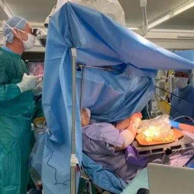 Prepara 90 olive all’ascolana mentre la operano per un tumore al cervello