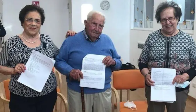 Esami di terza media anche per tre nonni pugliesi: «È un sogno»