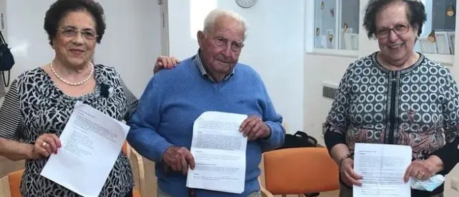 Esami di terza media anche per tre nonni pugliesi: «È un sogno»