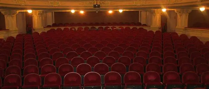 Produzioni teatrali in Calabria, la Giunta ripristina i fondi tagliati da Oliverio