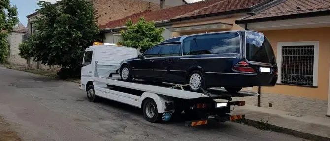 Vibo, sequestrati due carri funebri usati per le esequie del boss Mancuso