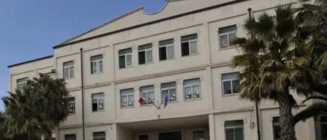 Comune Cutro, si dimette il sindaco Salvatore Dinuovo