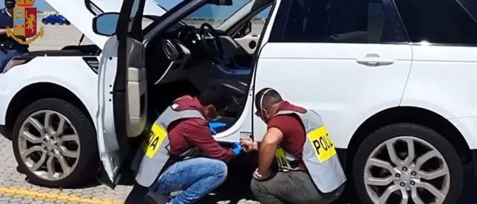 Porto di Gioia Tauro, sventato traffico internazionale di auto di lusso