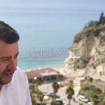 Matteo Salvini a Tropea: «La prossima volta torno in costume da bagno»