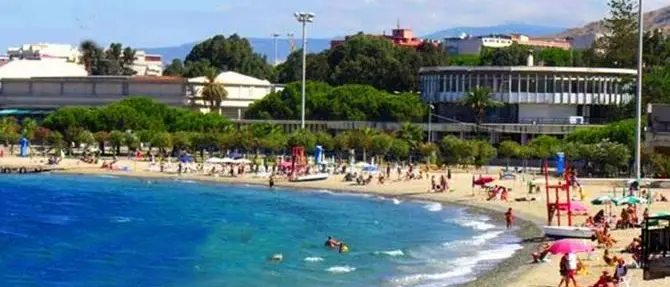 Reggio Calabria, sorpresi a fare sesso in spiaggia: due giovani denunciati