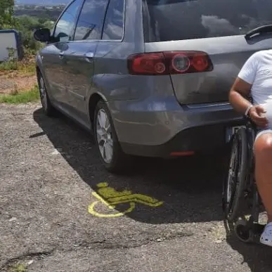 Briatico, dopo mesi d'attesa ottiene il parcheggio per disabili davanti casa
