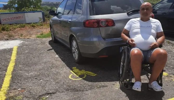 Briatico, dopo mesi d'attesa ottiene il parcheggio per disabili davanti casa