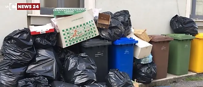 Caos rifiuti nella Locride, si torna alla normalità. Ma solo fino al 30 giugno