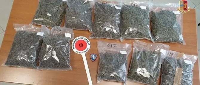 In auto con 5 kg di marijuana e un bimbo di 2 mesi: due arresti nel Catanzarese