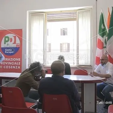 Cosenza, apre la nuova sede del Pd. Miccoli: «Basta correnti e signori delle tessere»