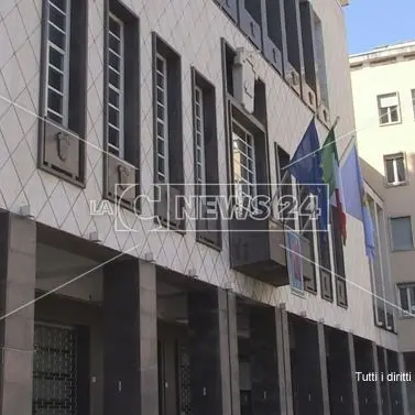 Cosenza, dal Comune in dissesto la proposta ai creditori: pochi soldi ma subito