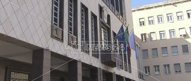 Cosenza, dal Comune in dissesto la proposta ai creditori: pochi soldi ma subito
