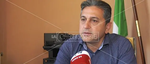 Seminara, sindaco denuncia dirigente comunale: «Disconosco quell'atto»