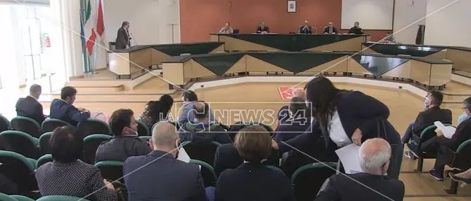 Rifiuti, Manna lascia la presidenza dell'Ato Cosenza e avverte: «Saremo travolti dalla spazzatura»