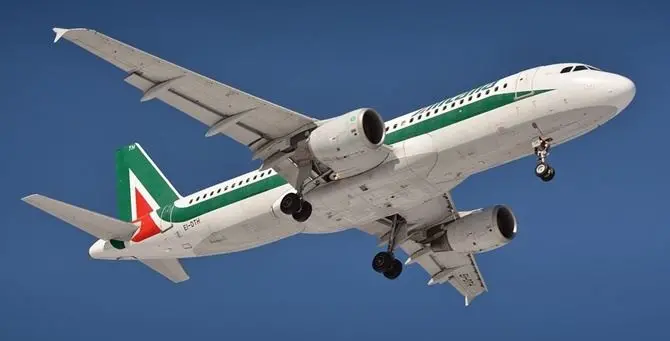 Aeroporto Reggio Calabria, da settembre Alitalia raddoppia i voli su Roma