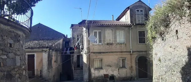 Maida, lotta allo spopolamento: case messe in vendita a un euro