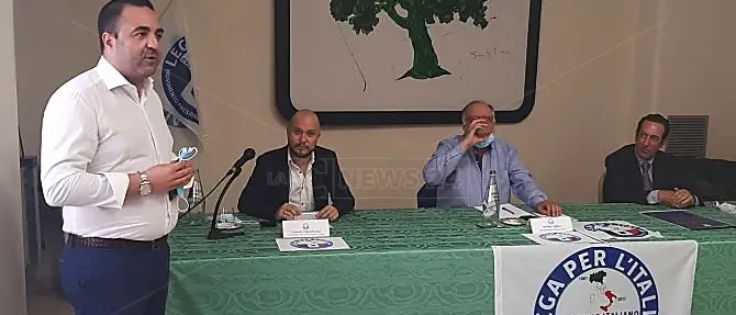 Cannizzaro alla presentazione di Lega Italia, partito “desalvinizzato”: schiaffo a Matteo