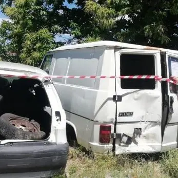 Acri, lascia nel suo terreno rifiuti speciali di ogni sorta: denunciato