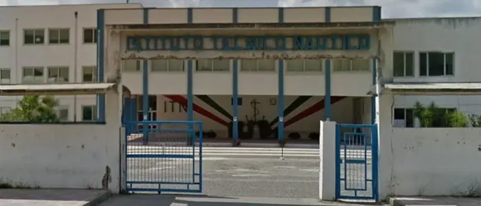 Coronavirus Calabria, al Nautico di Pizzo docente positivo: esami sospesi e scuola isolata