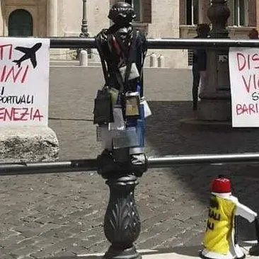 Stagionali aeroportuali, anche quelli di Lamezia in protesta a Roma: «Ci avete abbandonati»