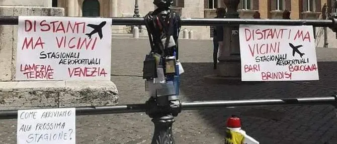 Stagionali aeroportuali, anche quelli di Lamezia in protesta a Roma: «Ci avete abbandonati»