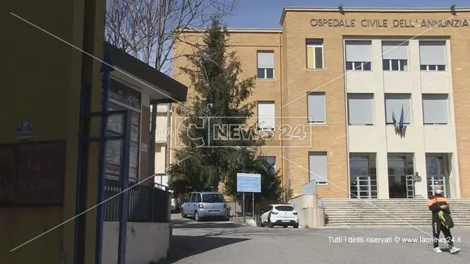 Ospedale di Cosenza, i parlamentari 5 stelle: «No al ridimensionamento di Pediatria»