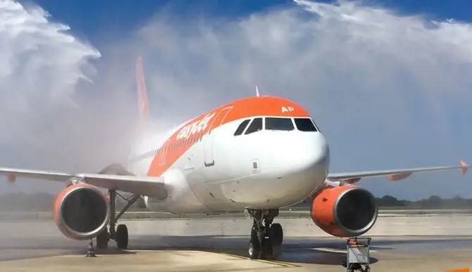 “Calabria terra di mafia”, la politica contro EasyJet: «Offensivo. Chieda scusa»