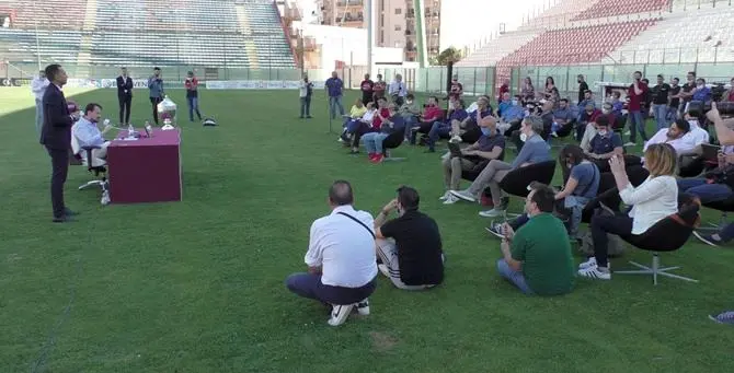 Reggina, parla Gallo: «Serie B dedicata ai reggini». Ufficializzato Menez
