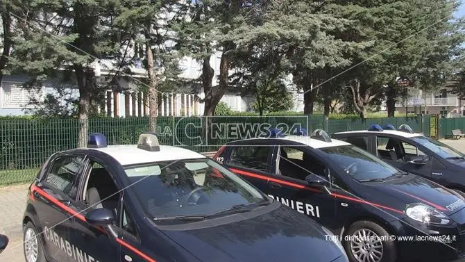 Cosenza, trovano una borsa con 500 euro e la consegnano ai carabinieri