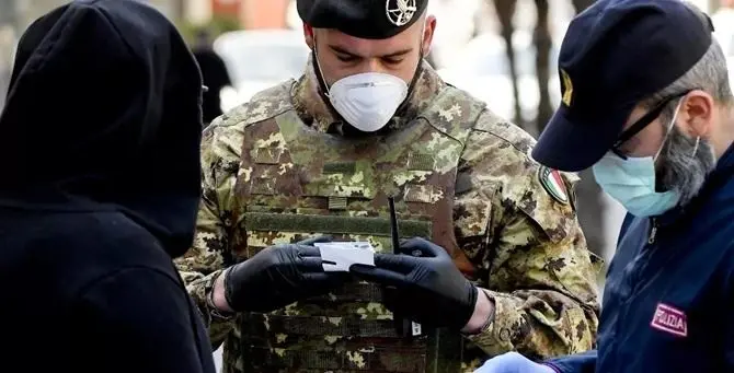 Controllo movida, a Cosenza l'esercito schierato in strada insieme alla polizia